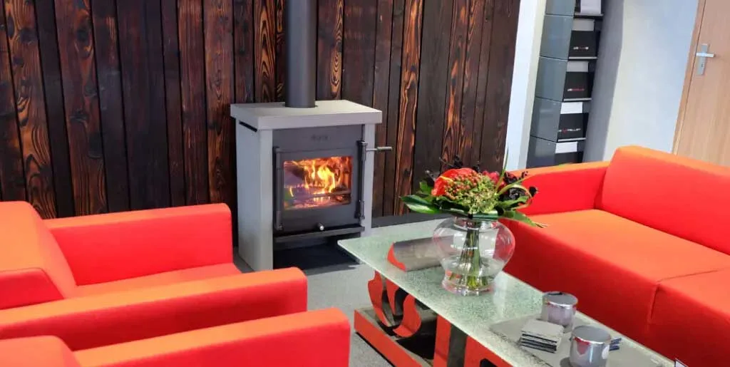 dlaczego szyba do kominka się brudzi