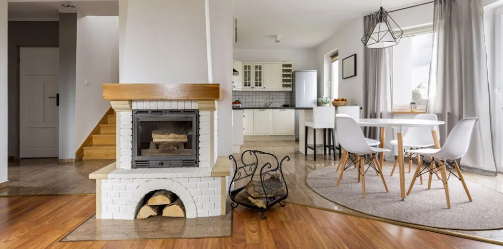 Montowanie szyby kominkowej przy pomocy zestawu naprawczego