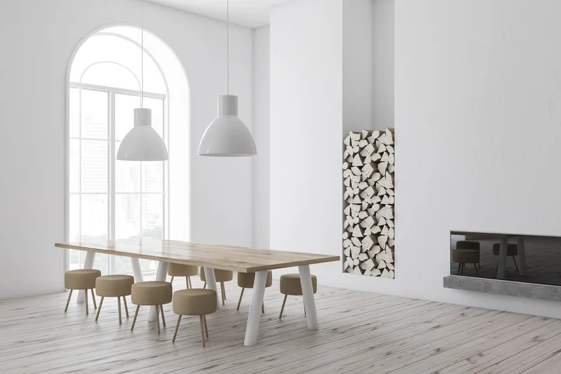 Nowoczesny salon z kominkiem z plaska szyba zaroodporna i schowkiem na drewno